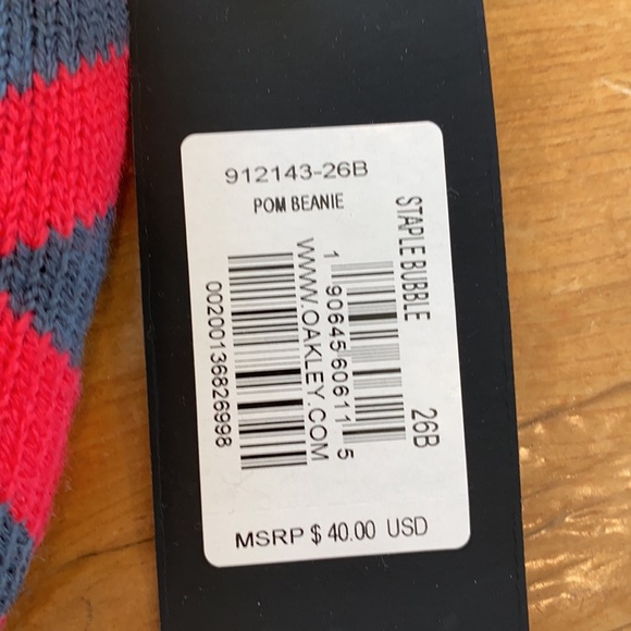 NEW Oakley Pom Pom Hat - Picture 3 of 5